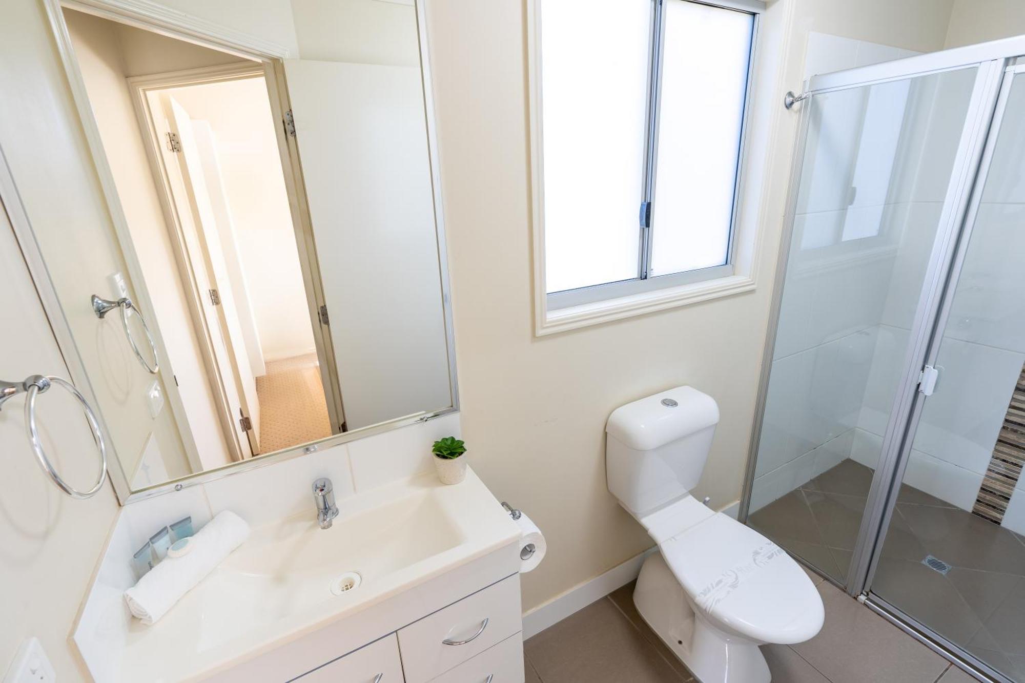 Tasman Holiday Parks - Rollingstone Holiday park 4*